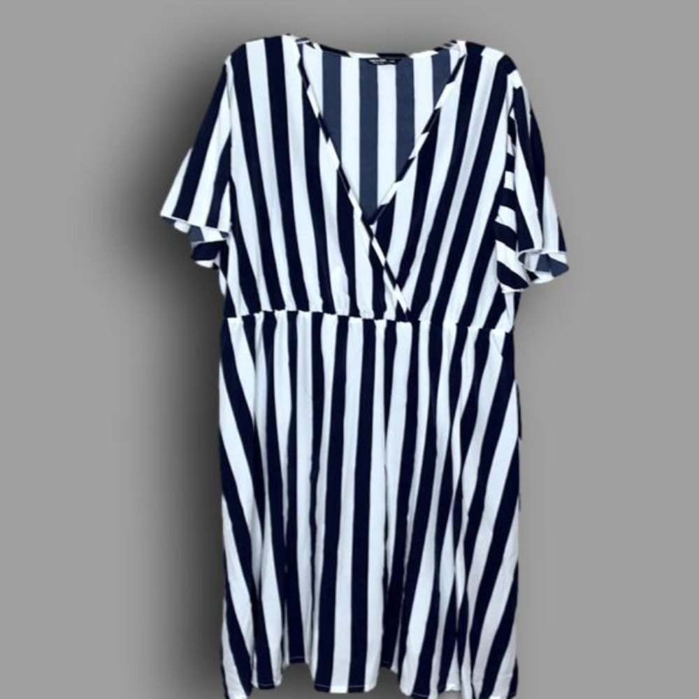 Shein women’s mock wrap dress size 4XL